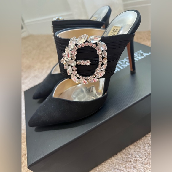 Badgley Mischka Black Crystal Buckle Mules - Size 5 - Picture 2 of 3